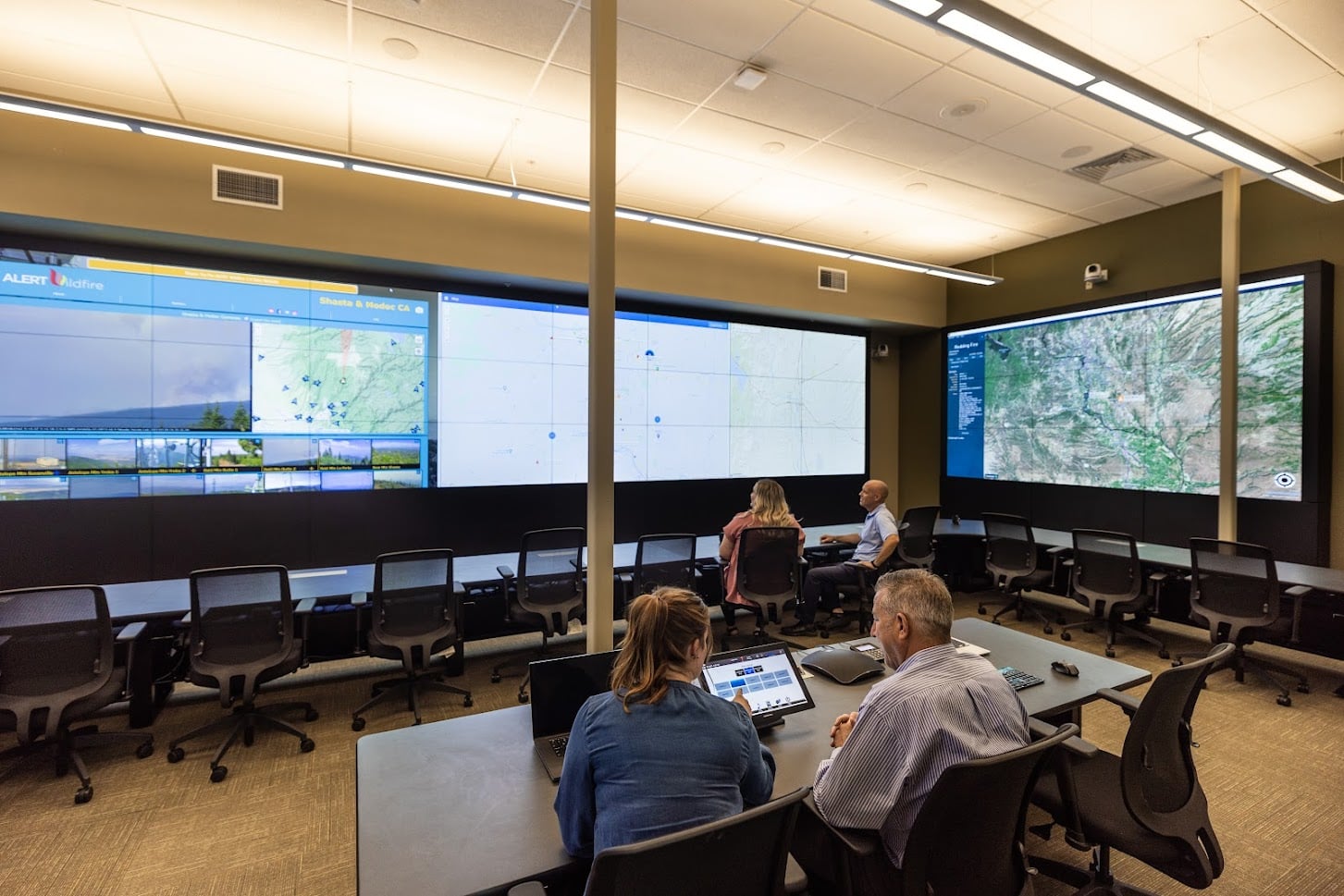 informal Video Walls & Large-Format Displays